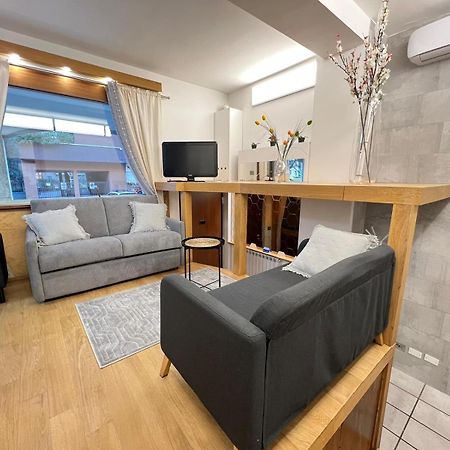"R&P Apartment", Short Term Stay, Elegant Design, Bisceglie Metro Station, Easy For San Siro And Fiera Milano, Free Parking Milão Exterior foto