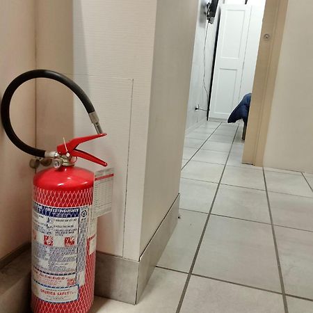 "R&P Apartment", Short Term Stay, Elegant Design, Bisceglie Metro Station, Easy For San Siro And Fiera Milano, Free Parking Milão Exterior foto