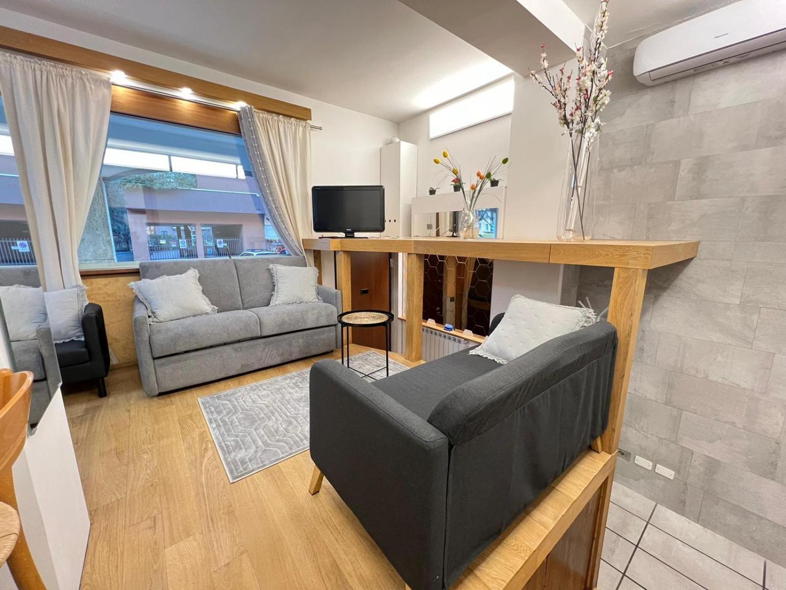 "R&P Apartment", Short Term Stay, Elegant Design, Bisceglie Metro Station, Easy For San Siro And Fiera Milano, Free Parking Milão Exterior foto