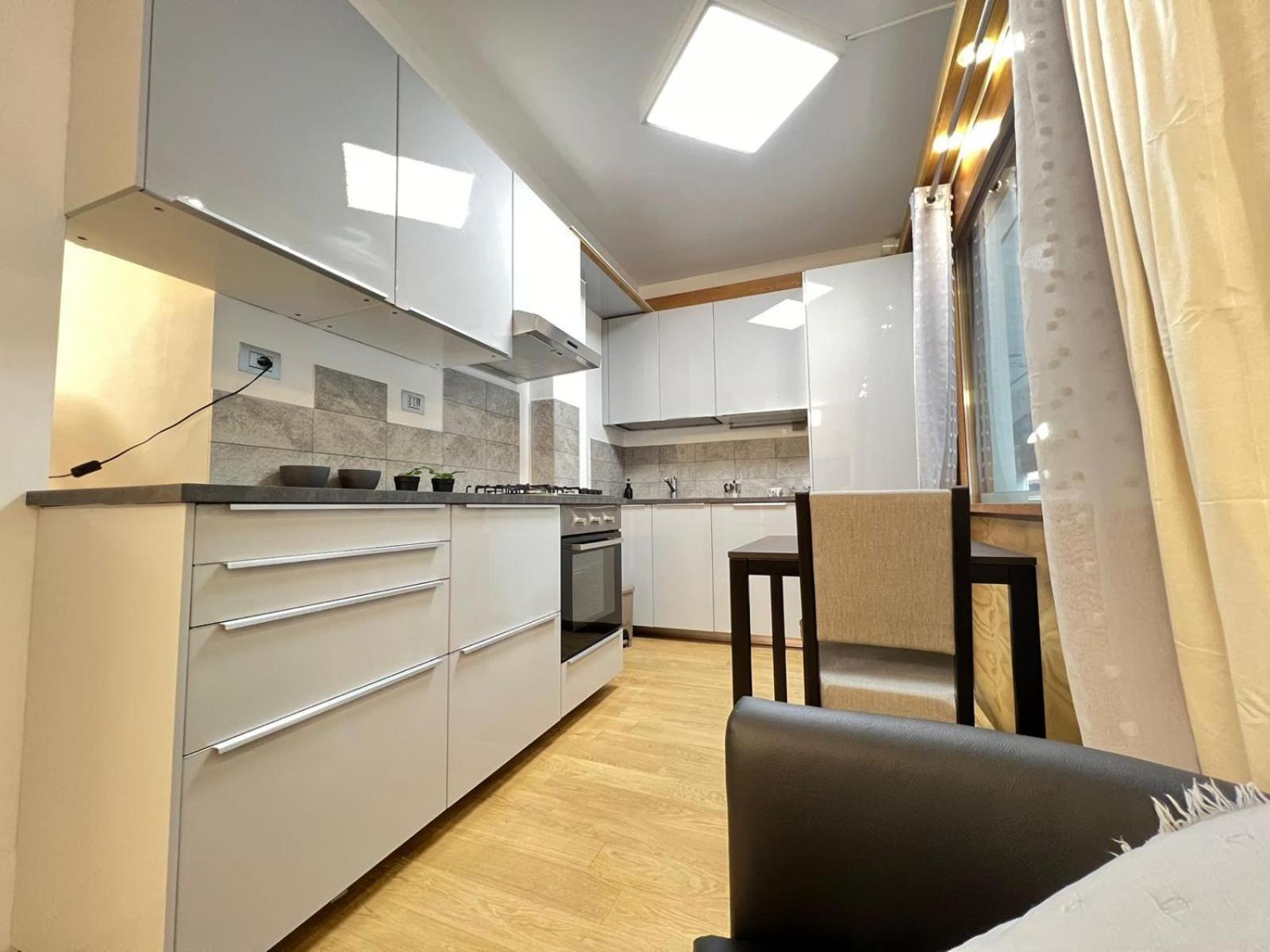 "R&P Apartment", Short Term Stay, Elegant Design, Bisceglie Metro Station, Easy For San Siro And Fiera Milano, Free Parking Milão Exterior foto