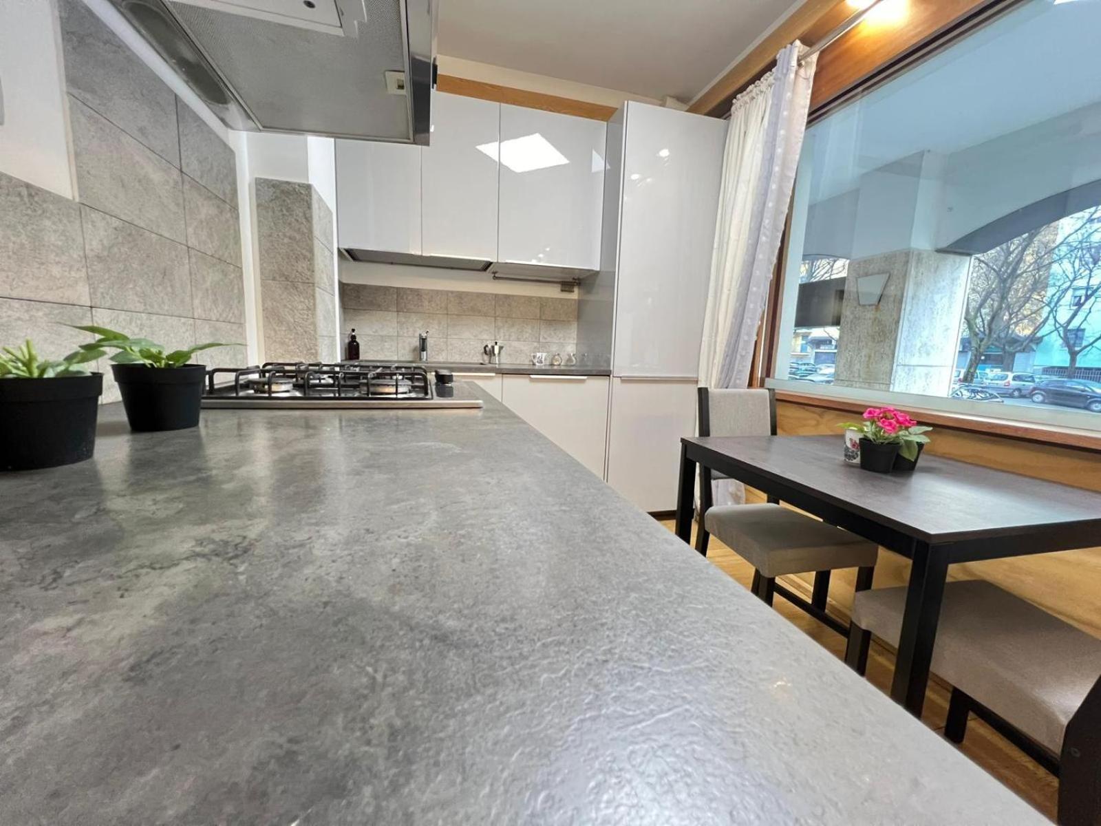 "R&P Apartment", Short Term Stay, Elegant Design, Bisceglie Metro Station, Easy For San Siro And Fiera Milano, Free Parking Milão Exterior foto