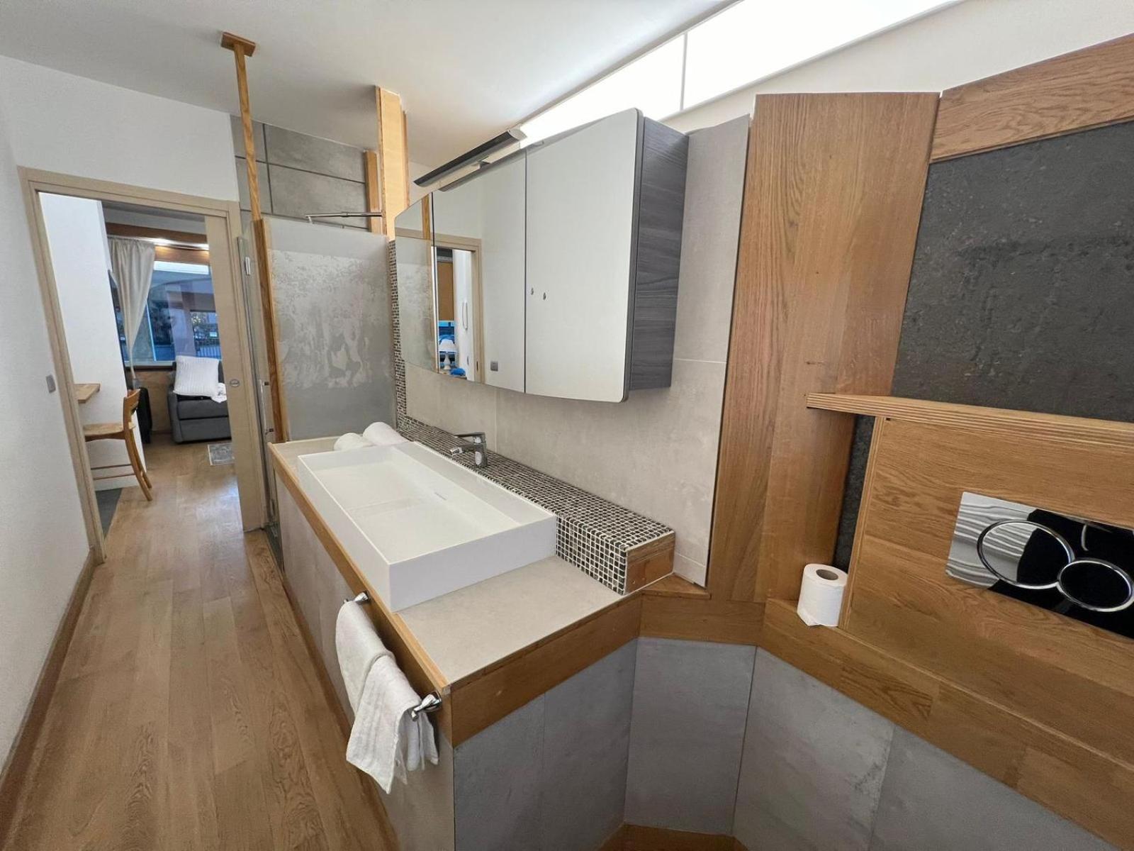 "R&P Apartment", Short Term Stay, Elegant Design, Bisceglie Metro Station, Easy For San Siro And Fiera Milano, Free Parking Milão Exterior foto