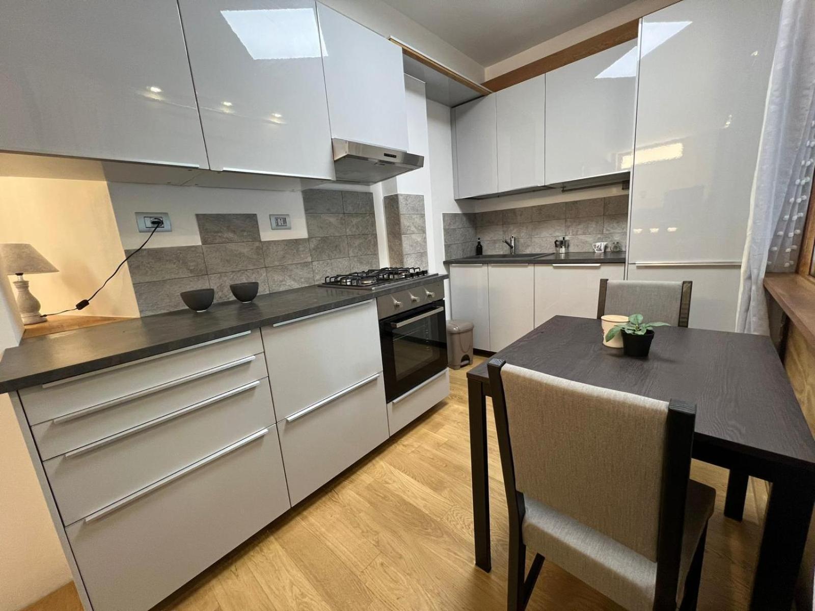 "R&P Apartment", Short Term Stay, Elegant Design, Bisceglie Metro Station, Easy For San Siro And Fiera Milano, Free Parking Milão Exterior foto