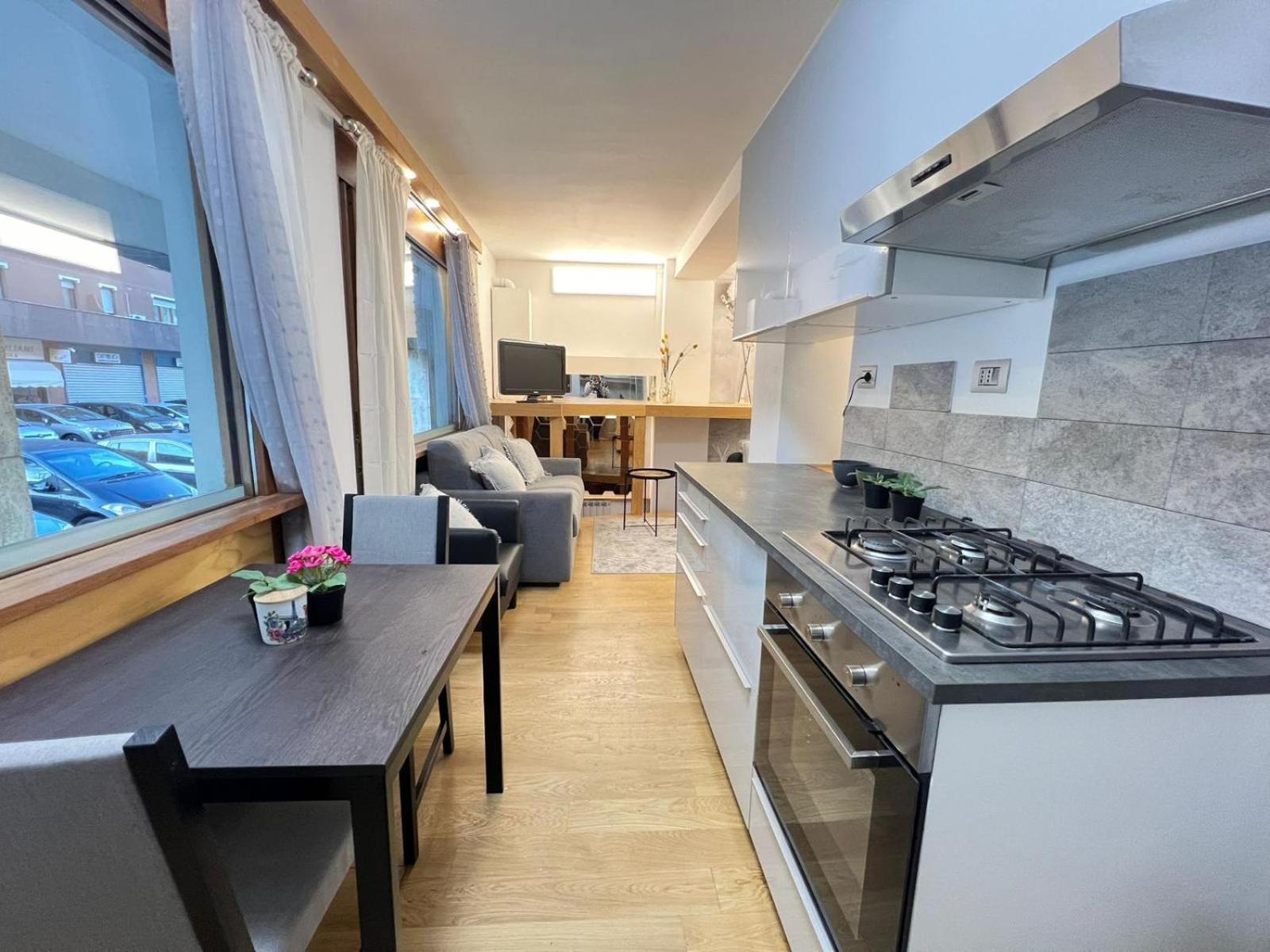 "R&P Apartment", Short Term Stay, Elegant Design, Bisceglie Metro Station, Easy For San Siro And Fiera Milano, Free Parking Milão Exterior foto