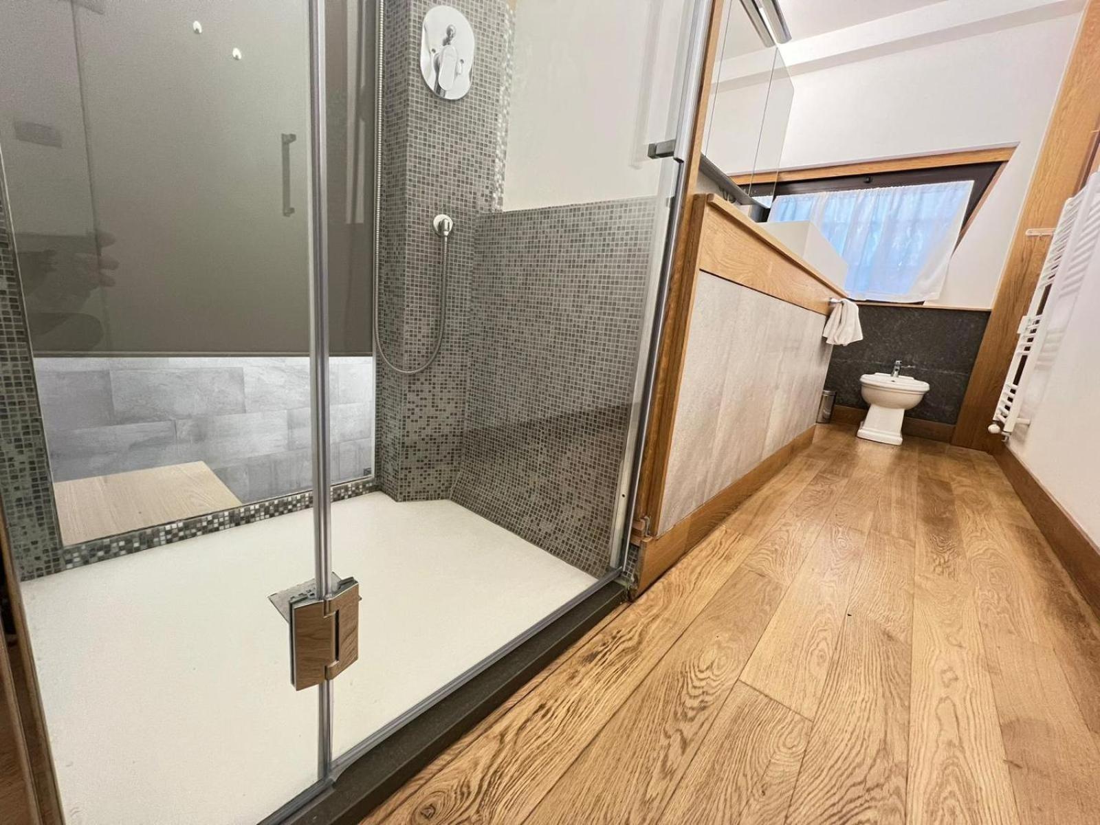 "R&P Apartment", Short Term Stay, Elegant Design, Bisceglie Metro Station, Easy For San Siro And Fiera Milano, Free Parking Milão Exterior foto